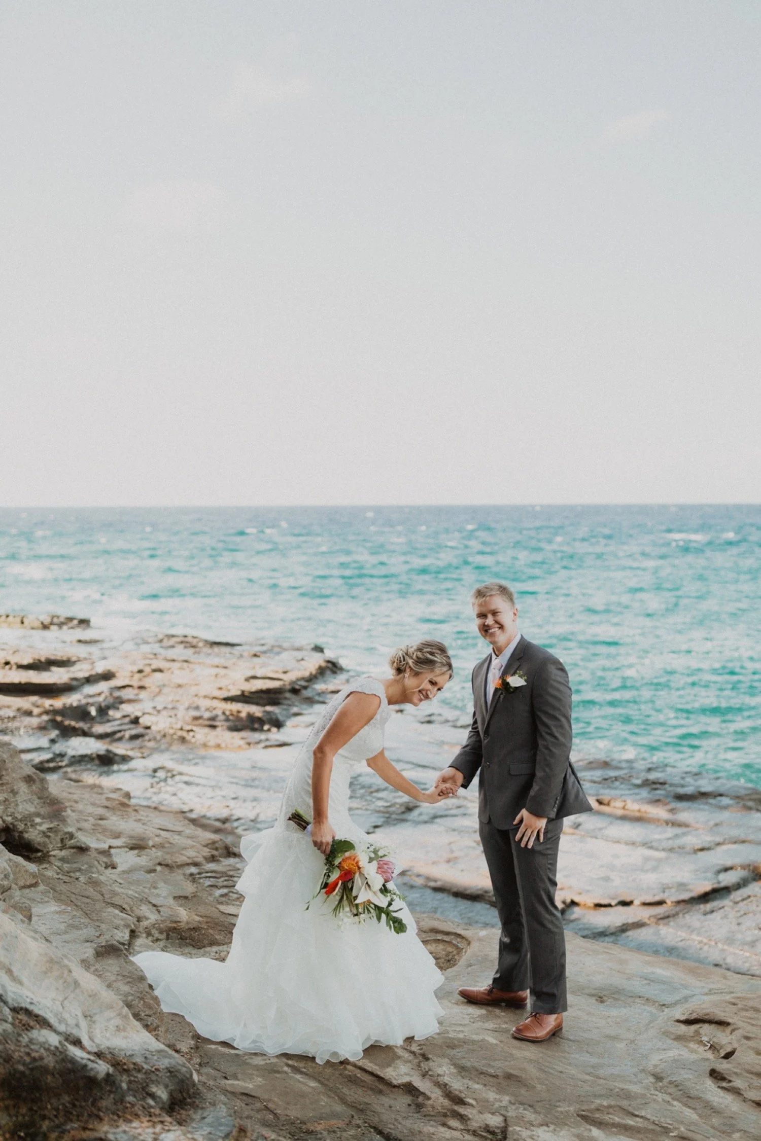 Intimate-Cliffside-elopement-in-Hawaii-next-to-the-ocean.-.jpg (1).jpg
