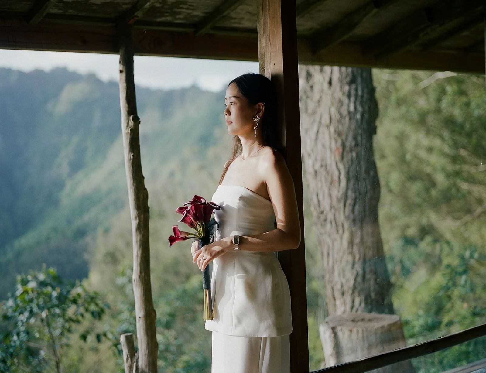 FILM-m-j-ossipoff-cabin-hawaii-elopement-87_websize.jpg