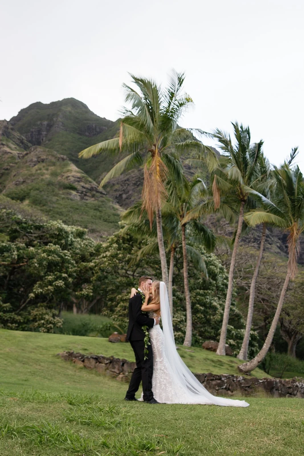 emma-nick-paliku-gardens-hawaii-wedding-795_websize.jpg