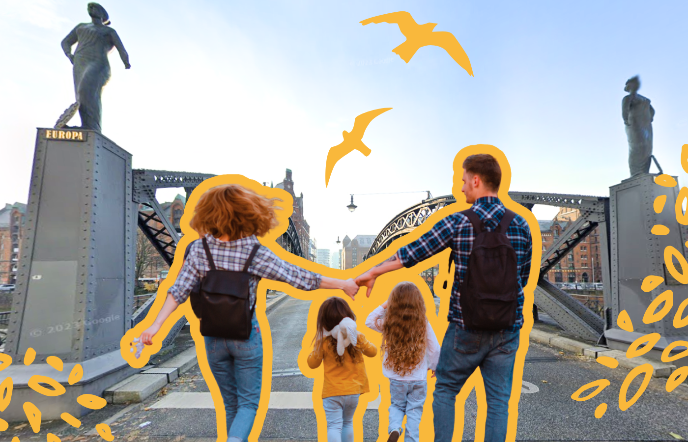 Familie mit zwei Kindern läuft über eine Brücke in der Hamburger Speicherstadt und entdeckt gemeinsam die Stadt bei einem Familienausflug
