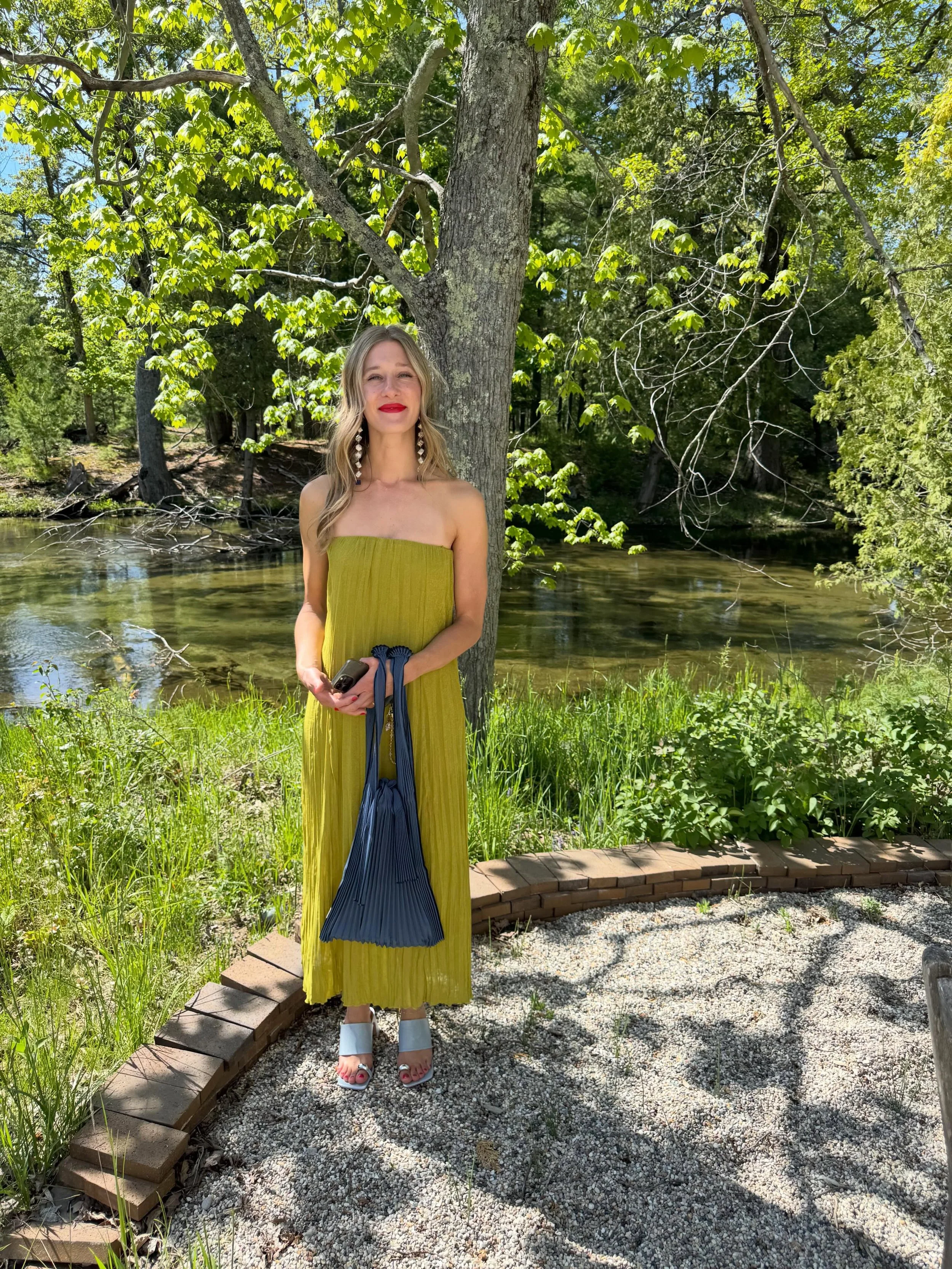 next to the Crystal River that wound its way through my thoughts and my work during my time as the Artist in Residence at @themillglenarbor.
this piece was gifted to @themillglenarbor to remain a part of the space forever. a fitting tribute to such a