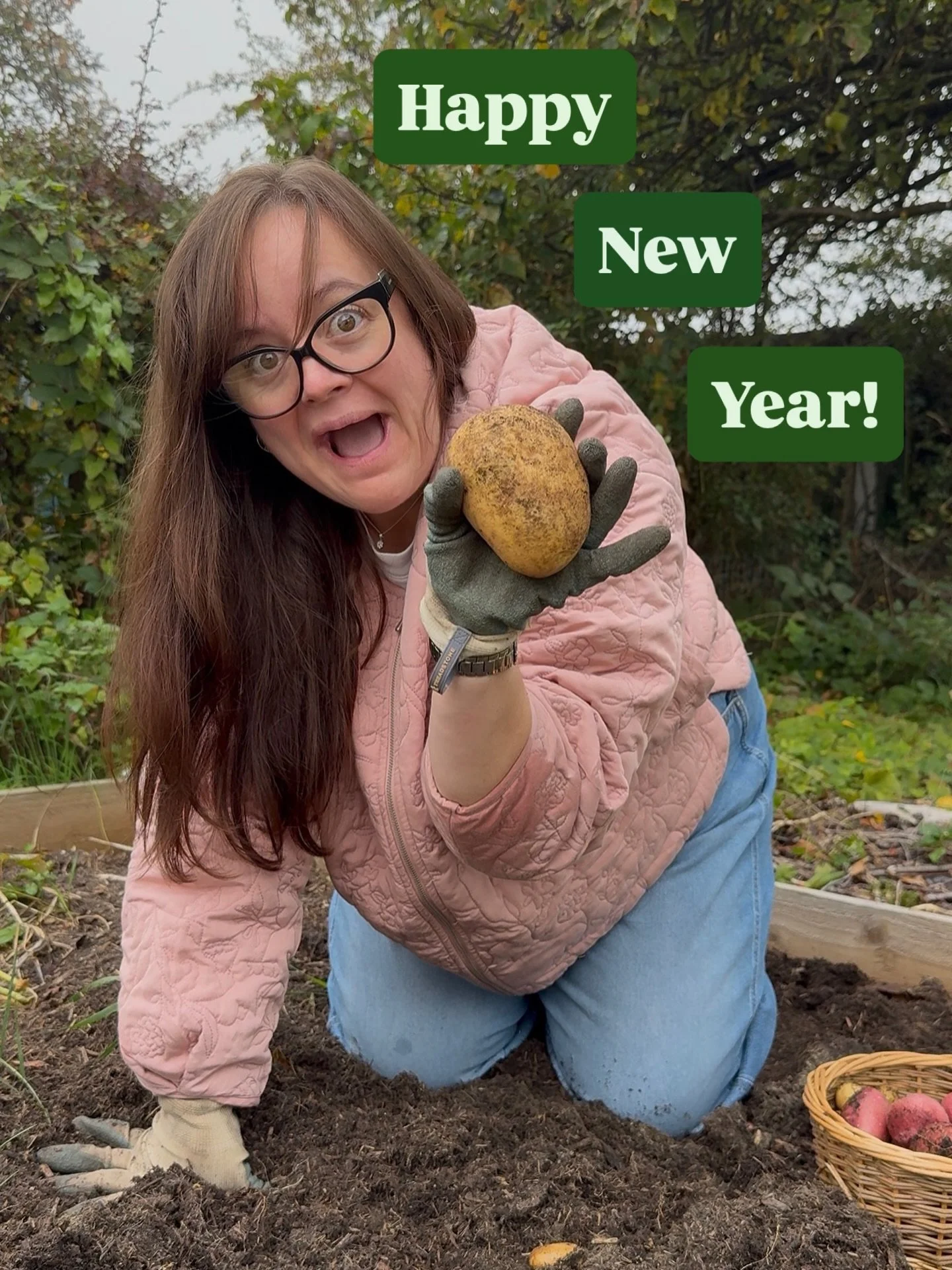 🥂 Happy New Year Everyone! 🥂 

My wish for 2026 is to spend as much time as possible feeling as happy as I did when I picked out this potato 😁 

2026, bring it on!