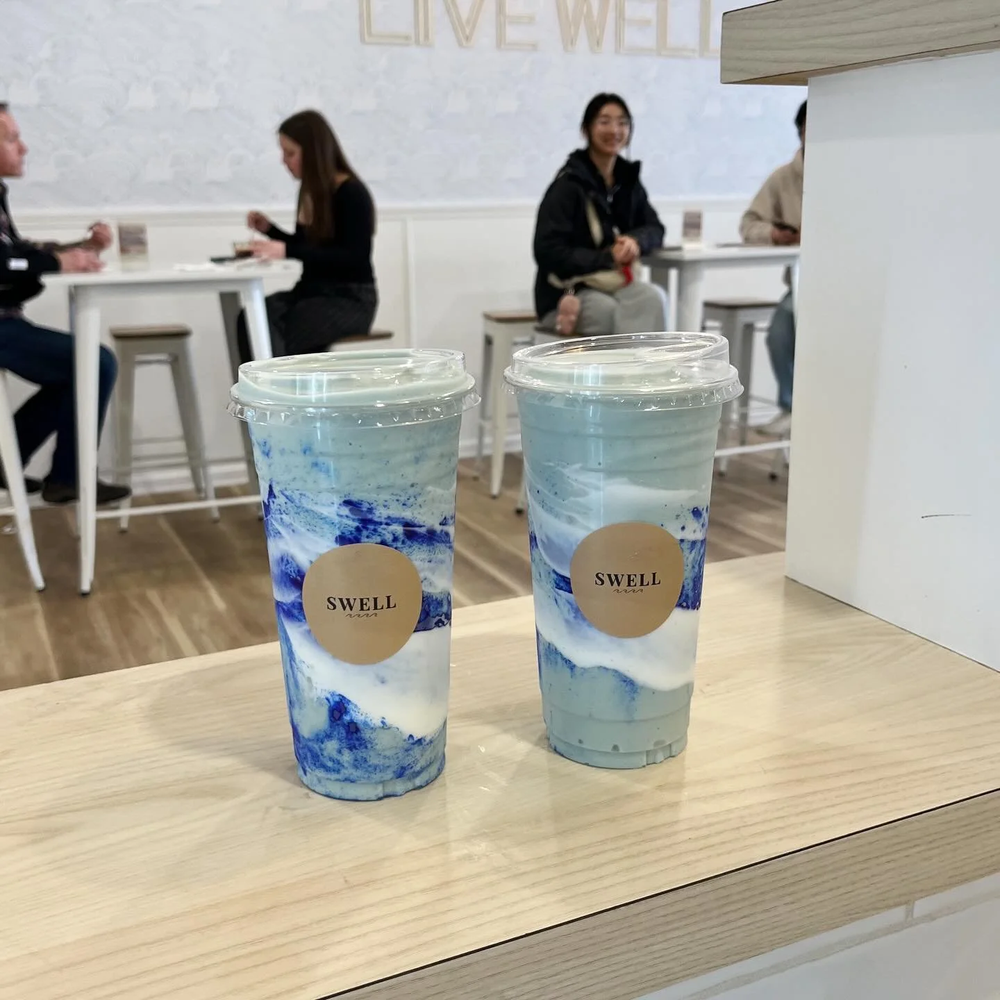 the sun showed up today and we are open until 5pm!! ☀️☀️ come and grab your fav smoothie 🍍🍓🥤