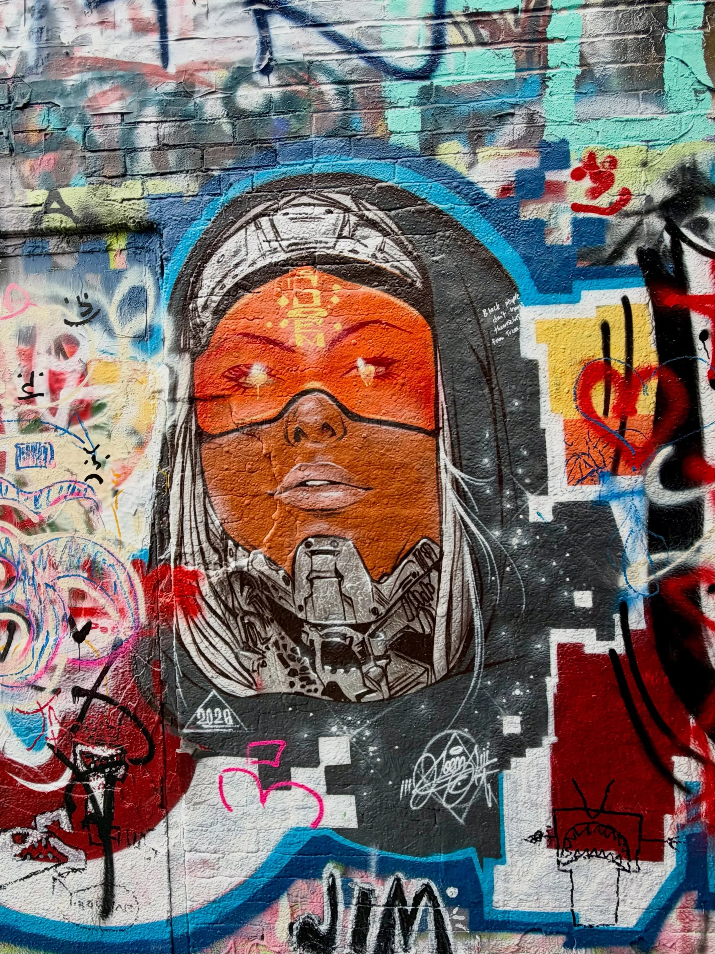 Another gorgeous addition to Graffitti alley.  Feels strong and inspired.  I think this is @soems but correct me if I&rsquo;m wrong. 

#publicart #streetart #graffittialley #centralsquare #cambridgema