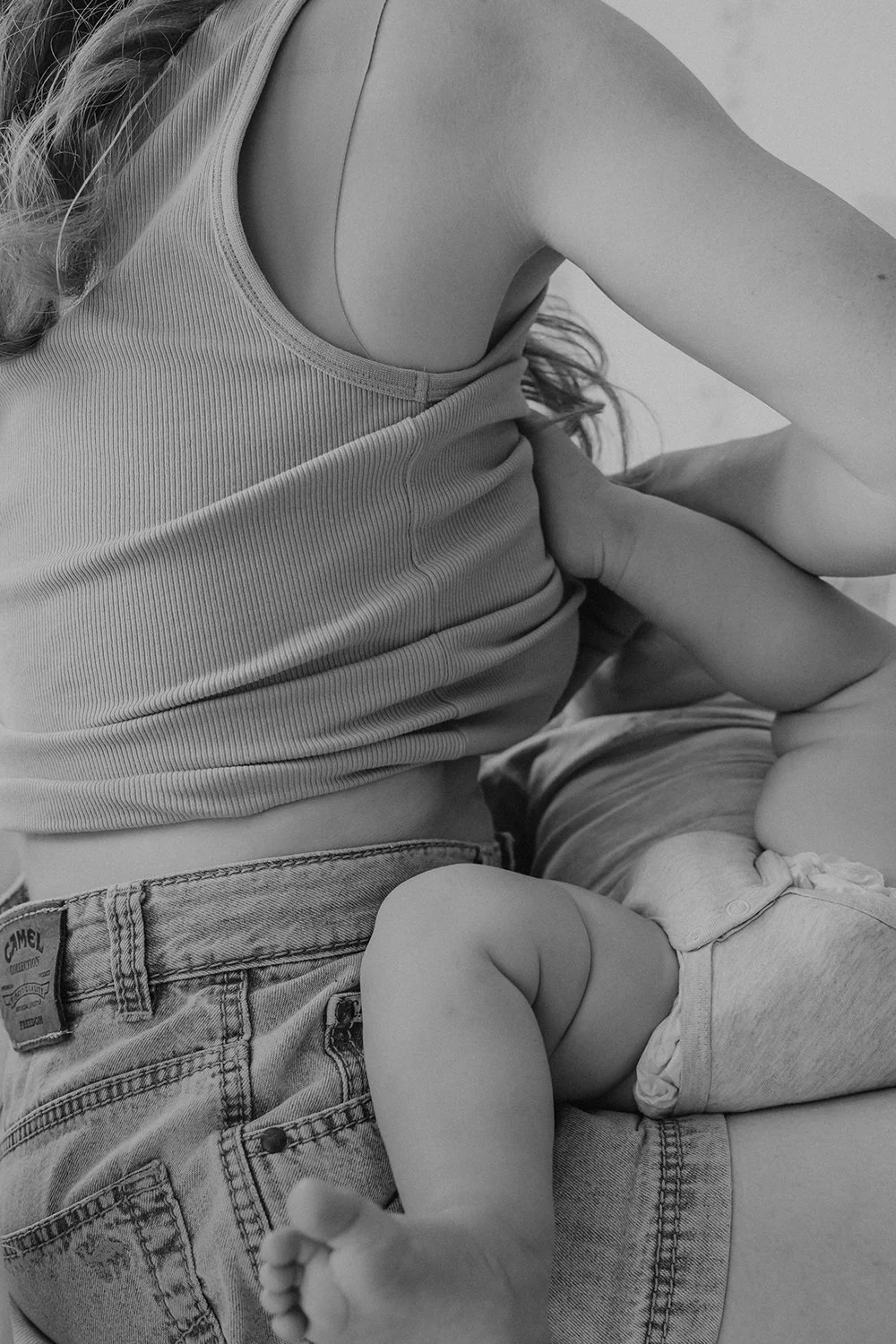 Breastfeeding_Dokumentatische-Familienfotografie©SallyElenaMilota.jpg