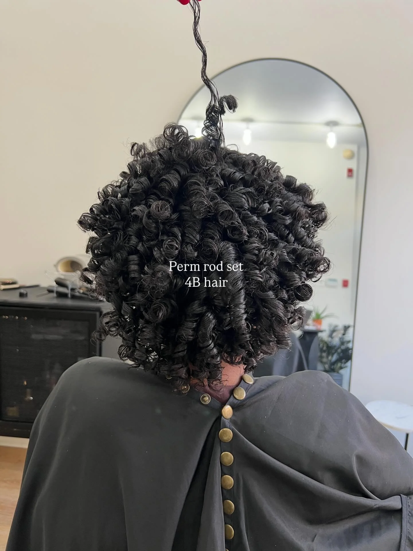 We love a rod set. Here&rsquo;s why:

🌀highly defined curls and body 
🌀zero tension
🌀protective (keep those ends sealed) 
🌀gets fuller &amp; fuller with time 
🌀can last for up to 3 weeks

Have you considered trying them, now is your time to book