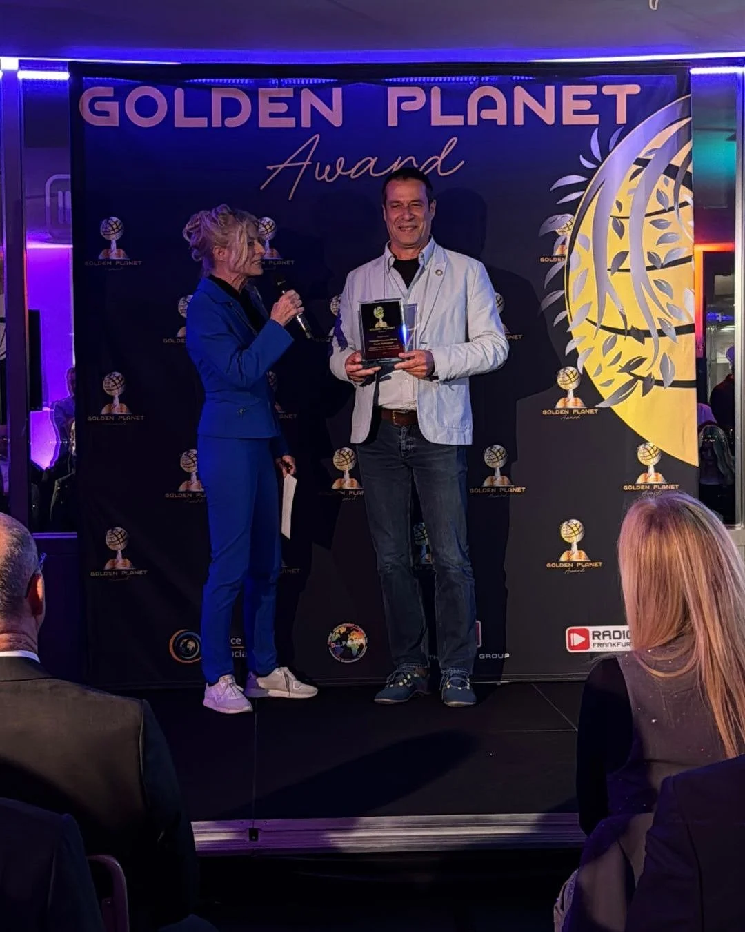 Golden Planet Award 2025 f&uuml;r Meeresstiftungs Gr&uuml;nder Frank Schweikert

Frank Schweikert, Gr&uuml;nder der Deutschen Meeresstiftung wurde in Frankfurt mit dem Social Hero Award des Golden Planet Award 2025 ausgezeichnet. 

Die Auszeichnung w