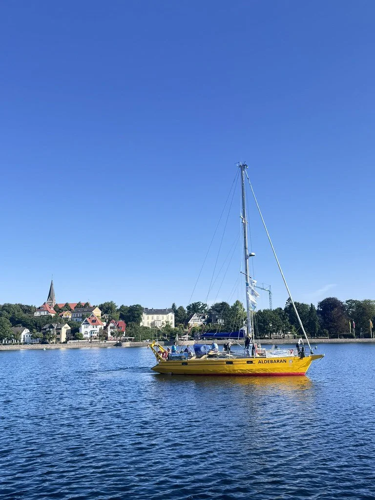 20260720_MeWe3_Aldebaran_im_Wasser.jpg