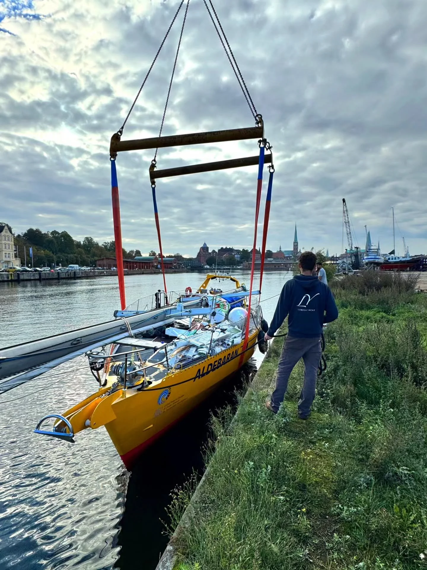 ⛵️ Unsere ALDEBARAN ist wohlbehalten in L&uuml;beck angekommen und liegt nun im Winterlager. Ein guter Moment, um kurz durchzuatmen &ndash; und vor allem Danke zu sagen.

Das Team der Yachtwerft L&uuml;beck hat wieder mit viel Kompetenz, Engagement u