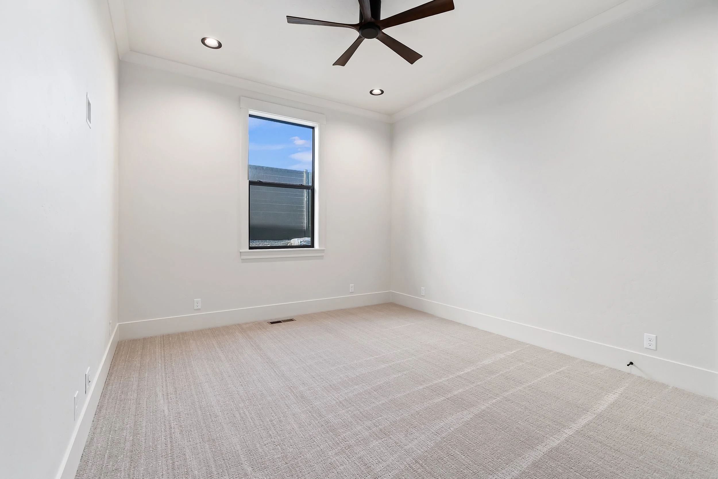 059-7068 N Cairnhill Wy_059.jpg