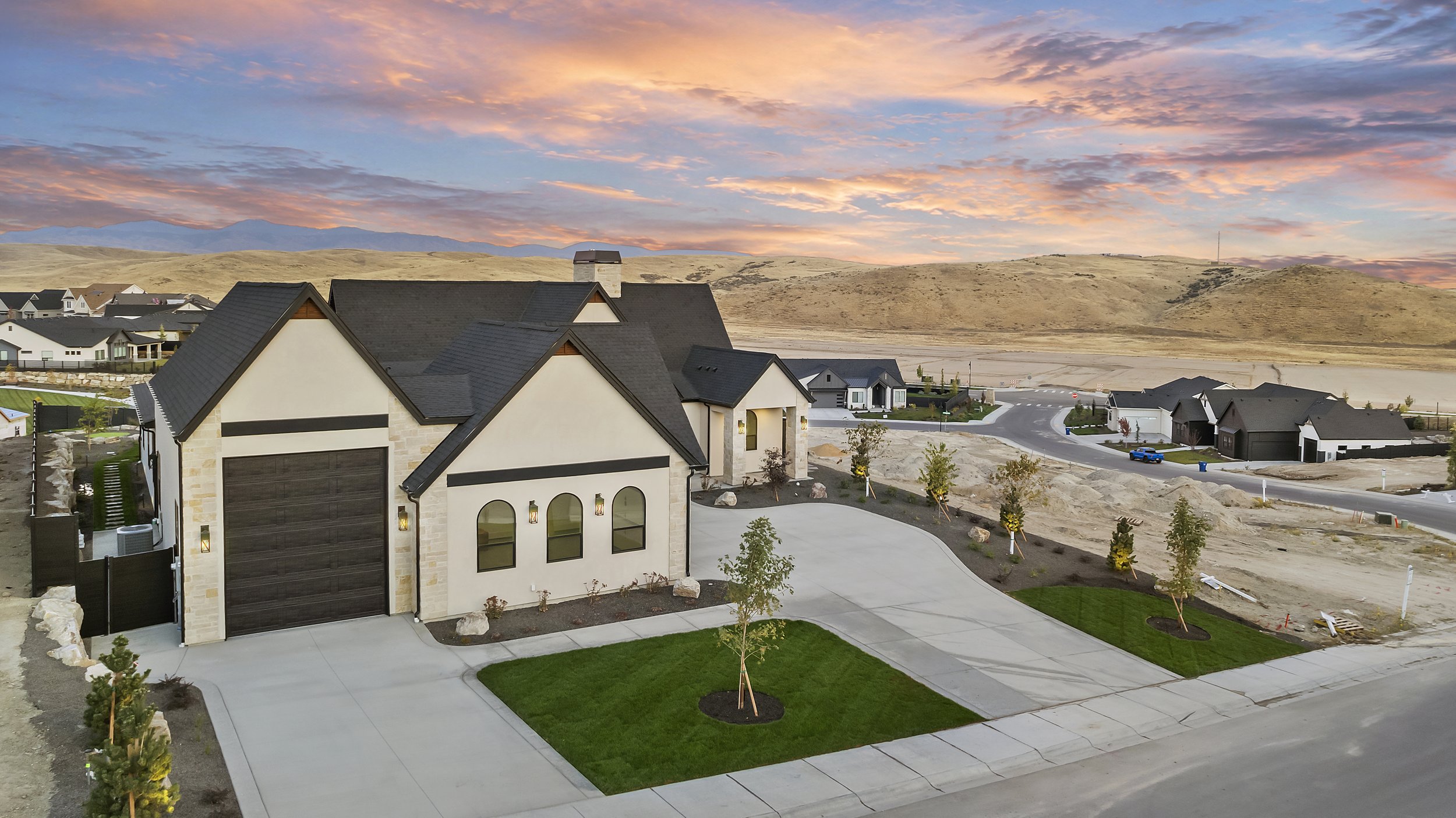 121-7068 N Cairnhill Wy_001.jpg