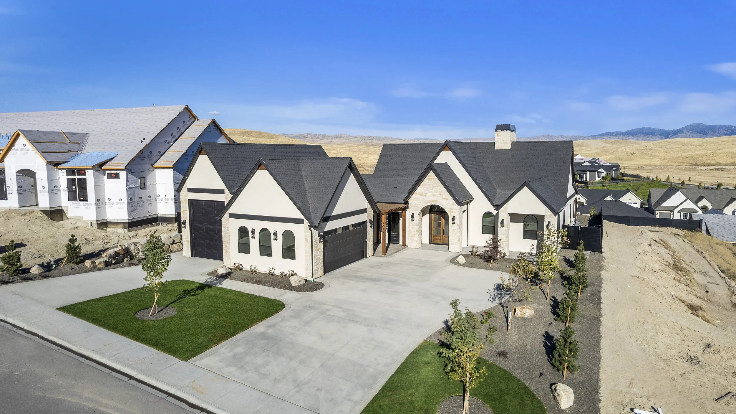 096-7068 N Cairnhill Wy_002.jpg