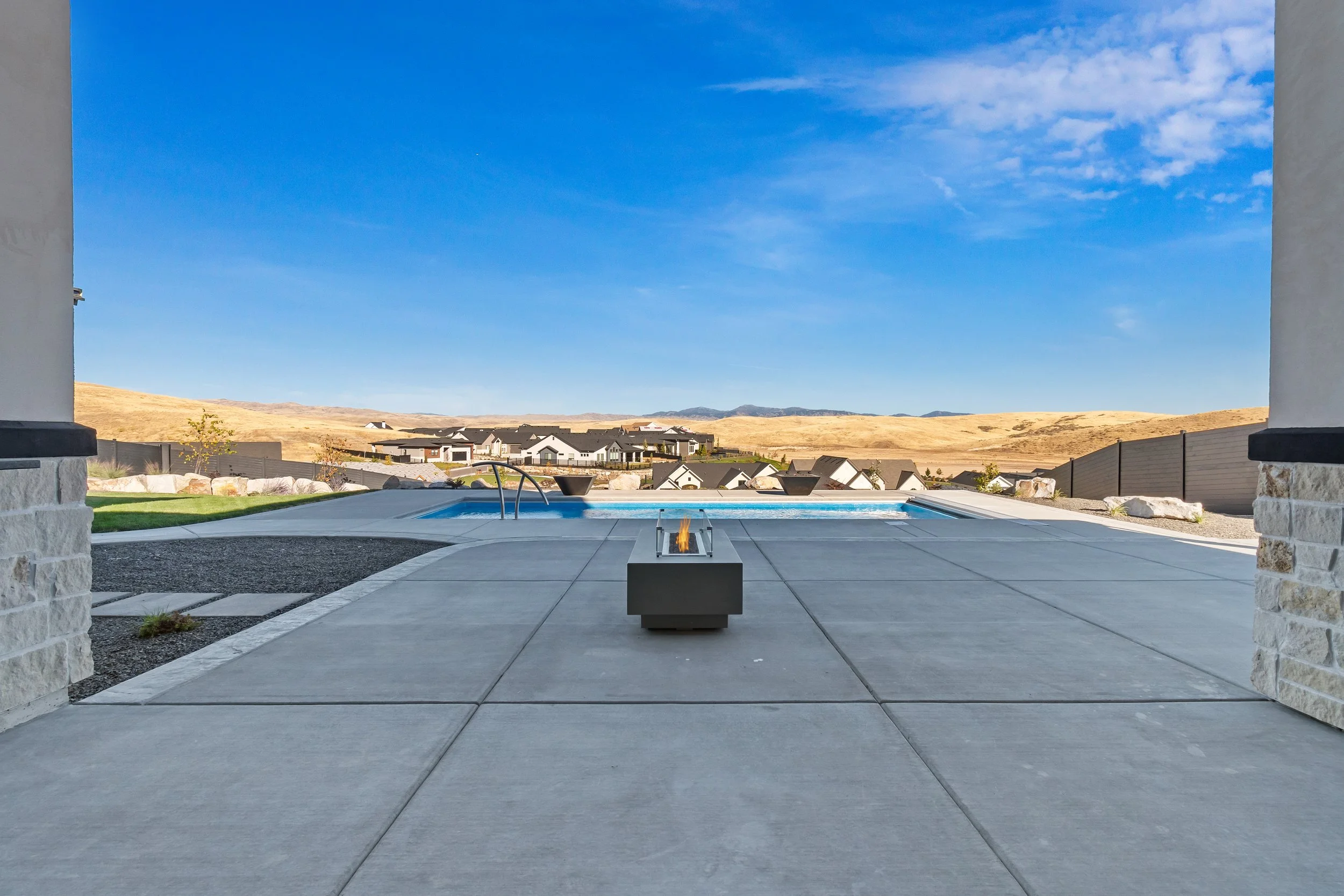 084-7068 N Cairnhill Wy_084.jpg