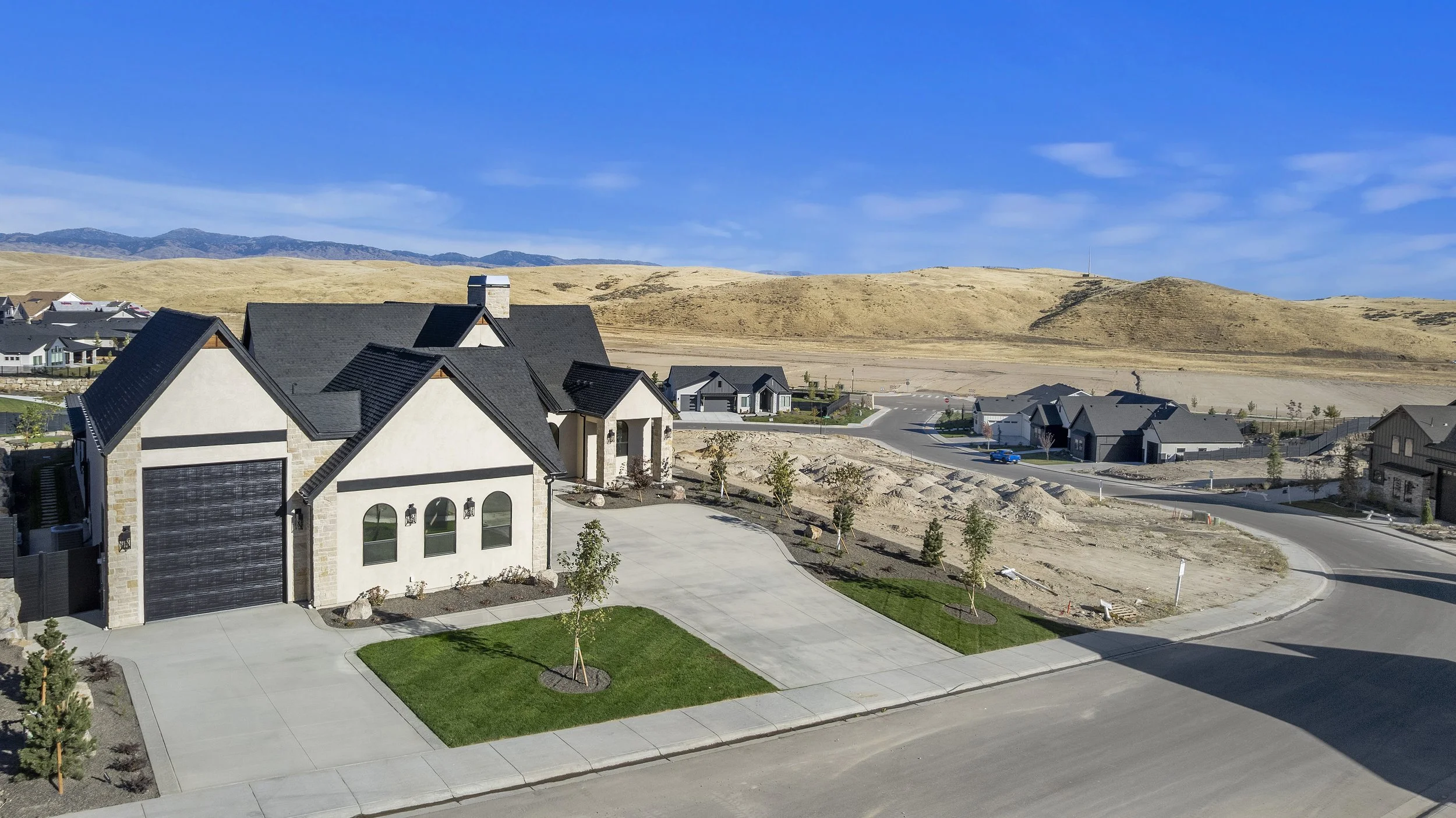095-7068 N Cairnhill Wy_001.jpg