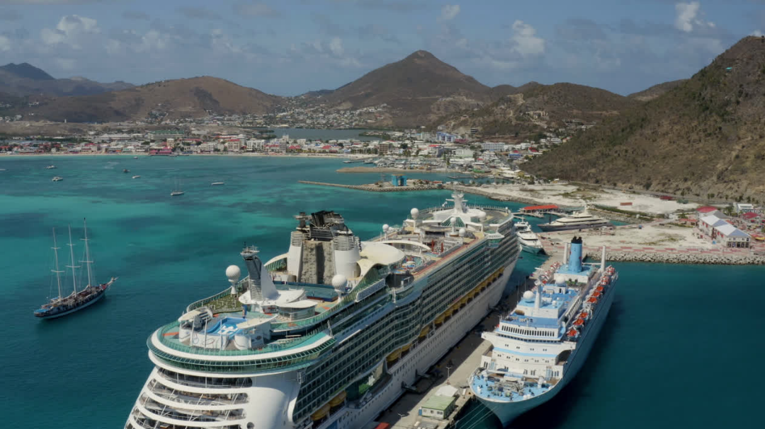 Cruise ship ariel view.png