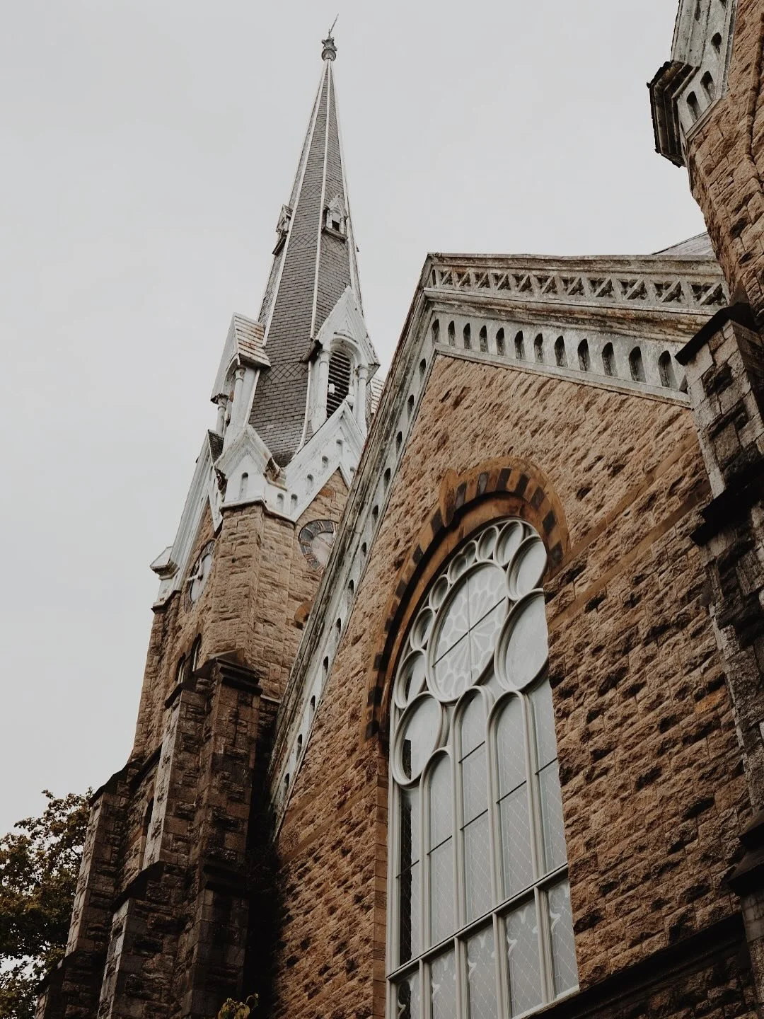 Completely in love with upstate NY 🍂. Highly recommend a stay at @themakerhotel for a 10/10 experience 🔑 ✨