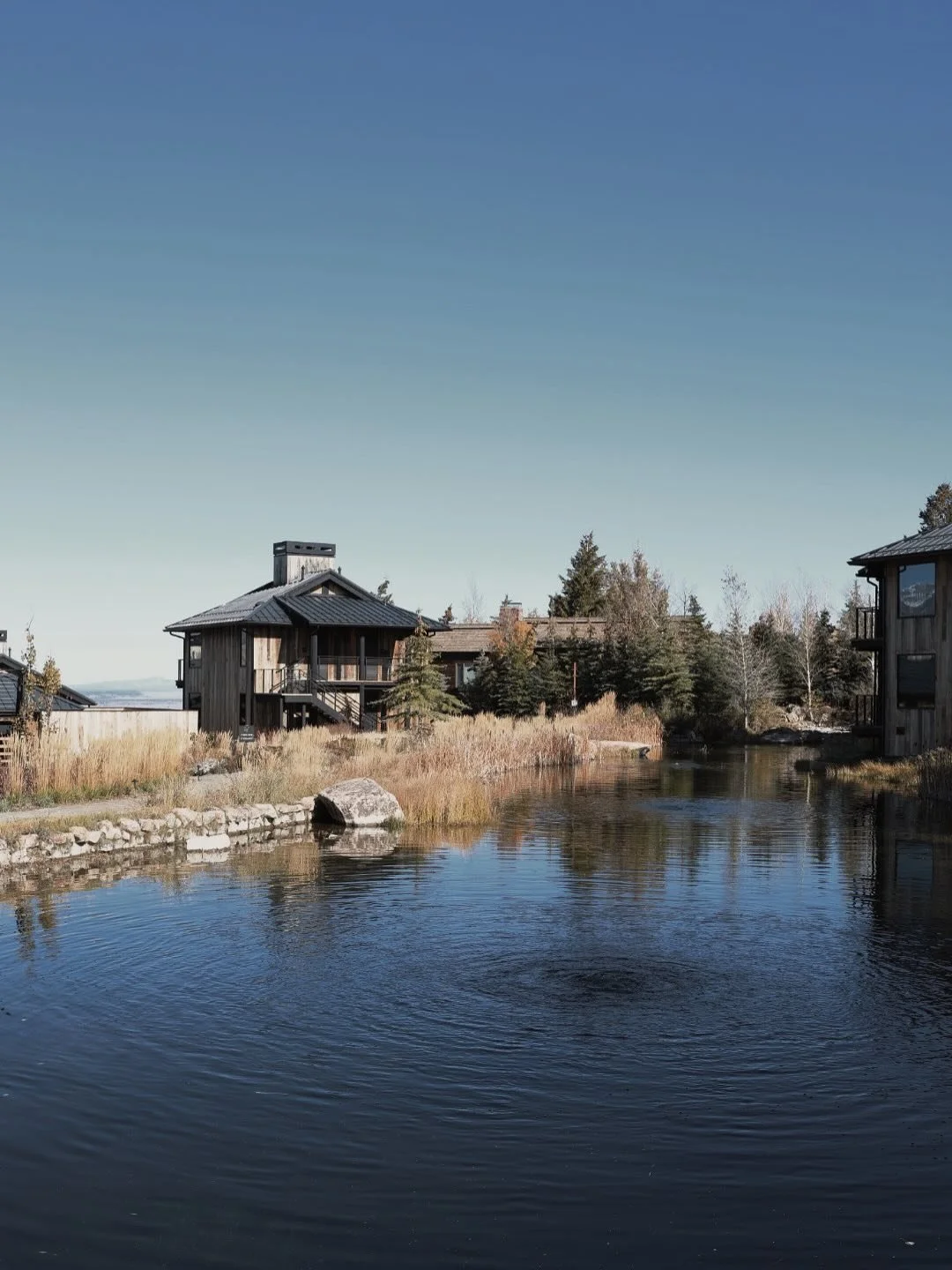 A beautiful property and the highest attention to detail at @hotelyellowstonejh. A stay here is an absolute must ✨ #fora #traveler #yellowstone