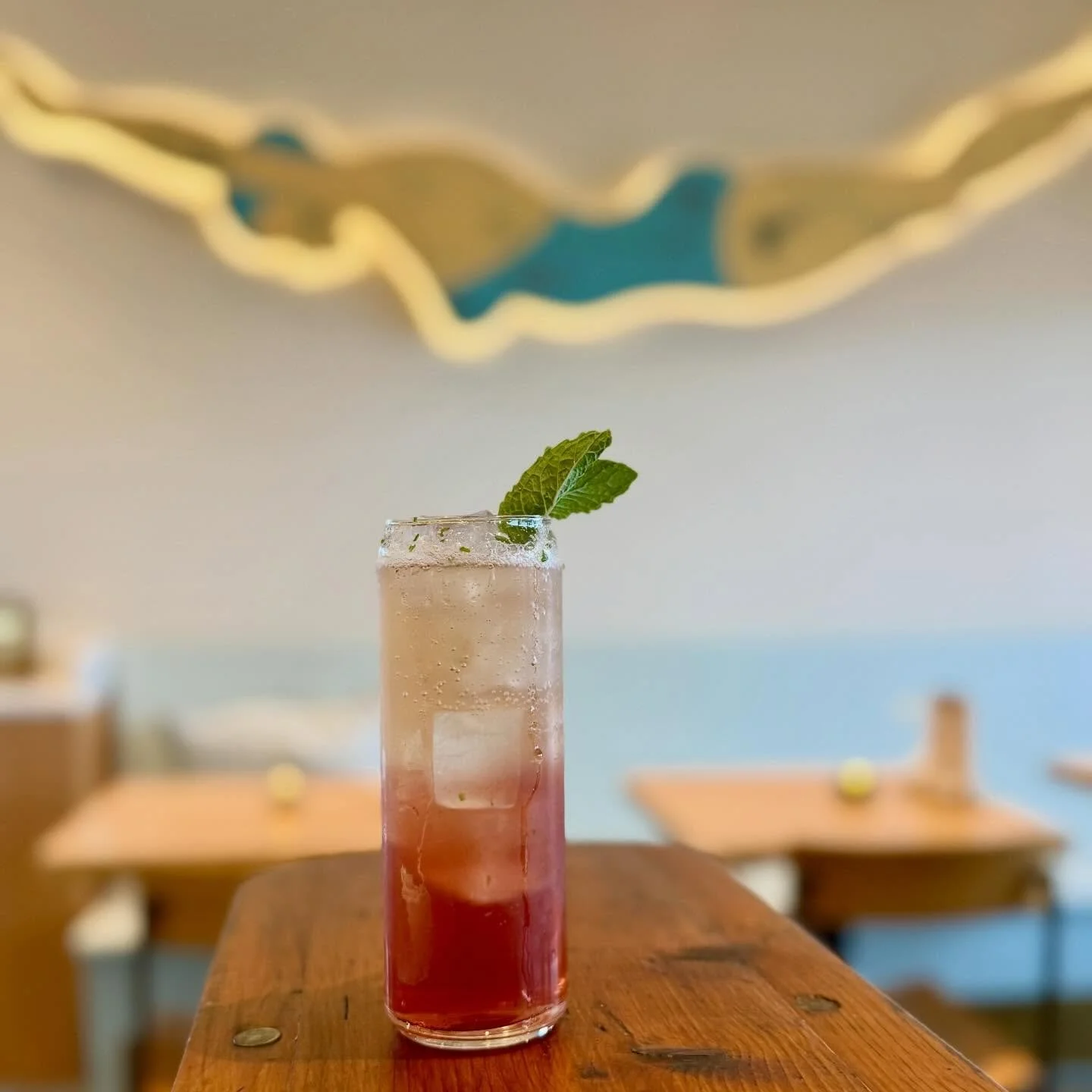 Our neighbor, @poppyandpomegranate is having an open house this weekend! Stop by and visit their beautiful space and enjoy a special treat at LakeLine!

✨Pomegranate Elderflower Spritz
✨Poppyseed and lemon loaf
✨Pomegranate Italian soda