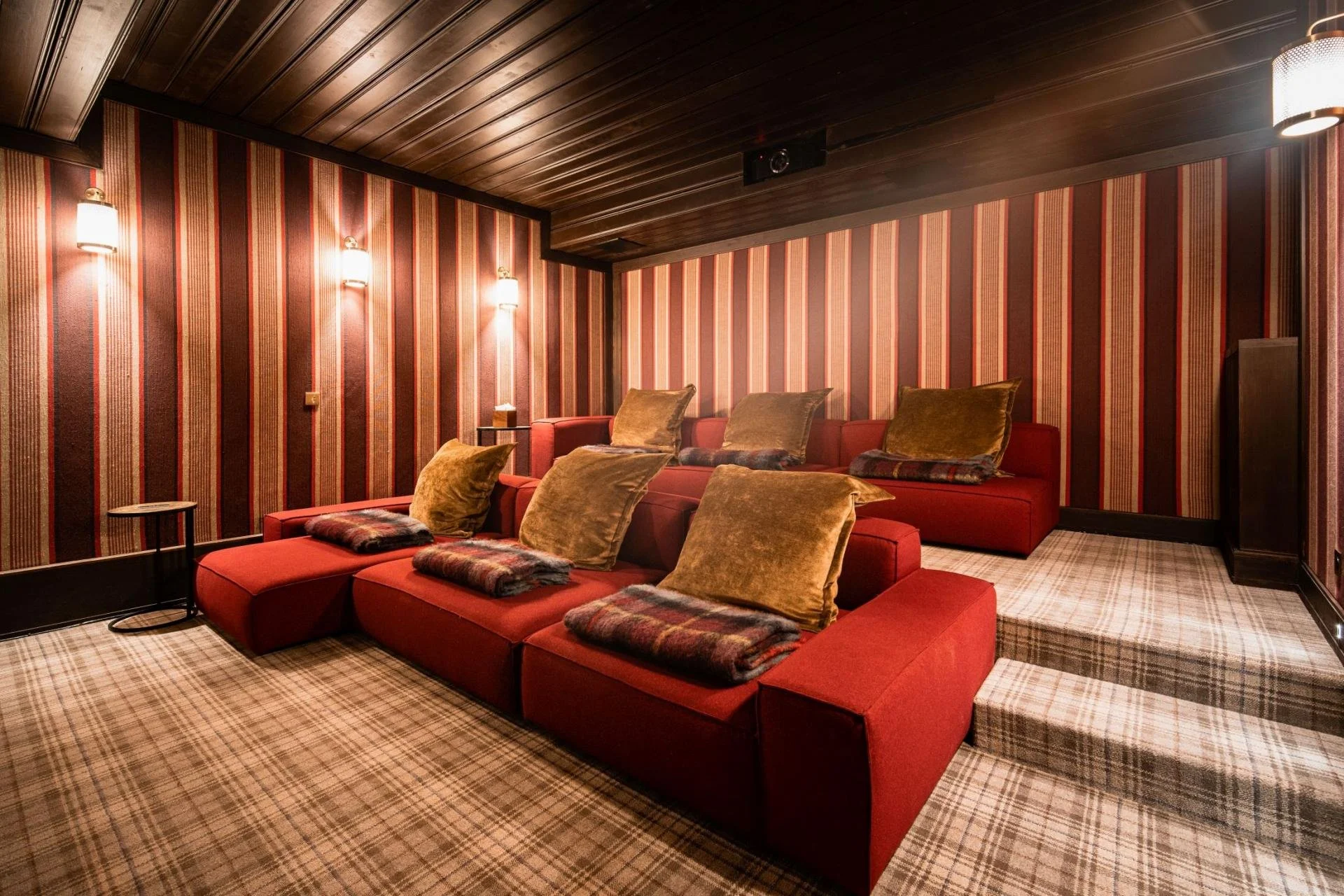 Chalet Ebene - Cinema 2.jpg