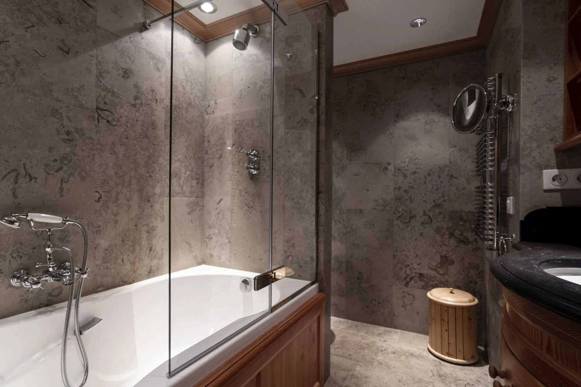 Chalet Foret - Bathroom 2.jpg