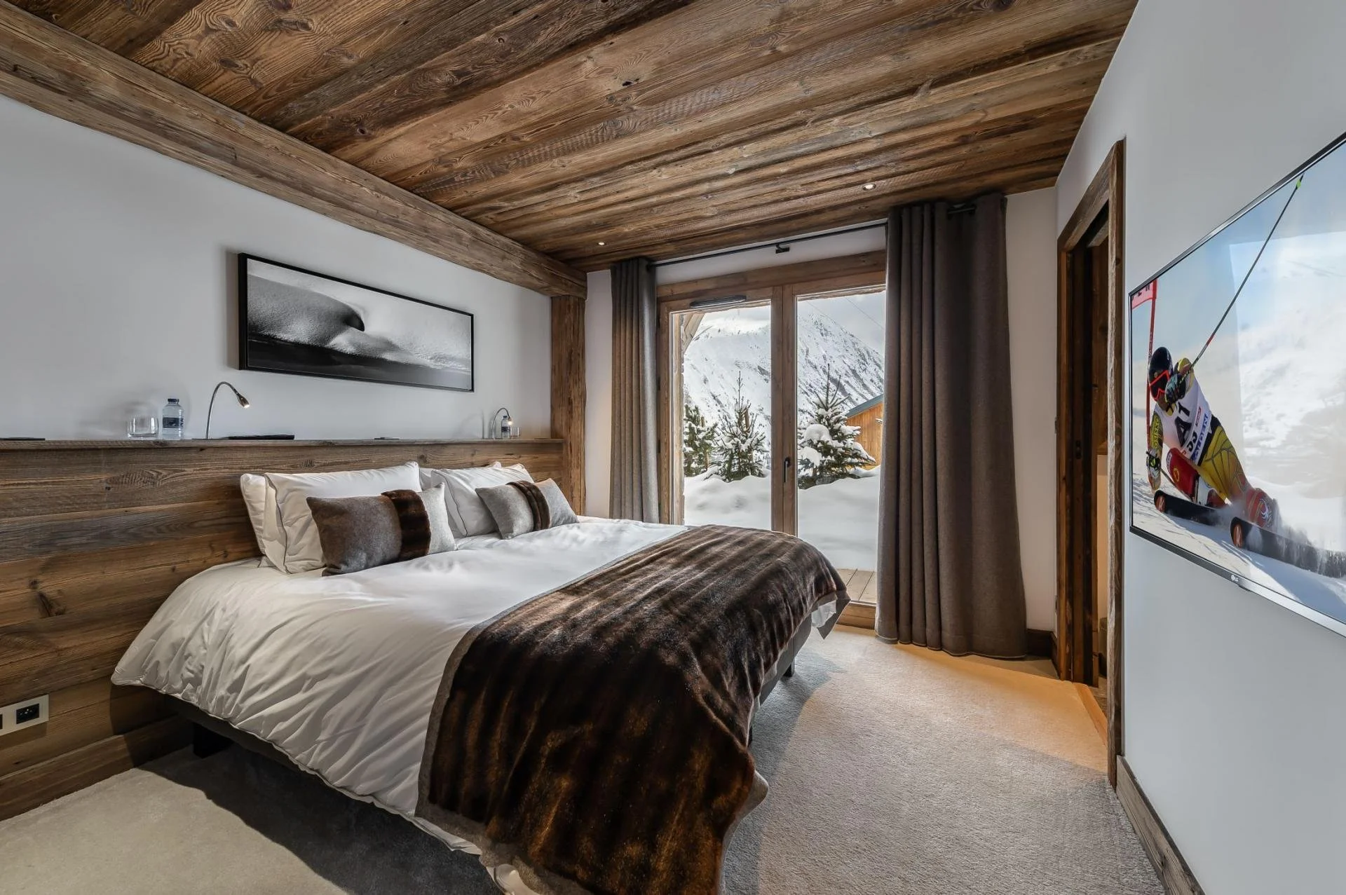 Chalet Pure Black Crystal - Room 5.jpg