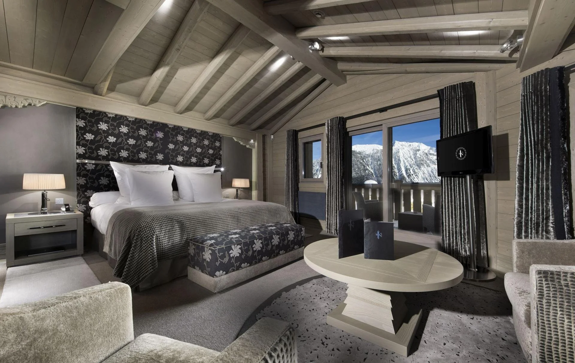 Le K2 Palace - Room.jpg