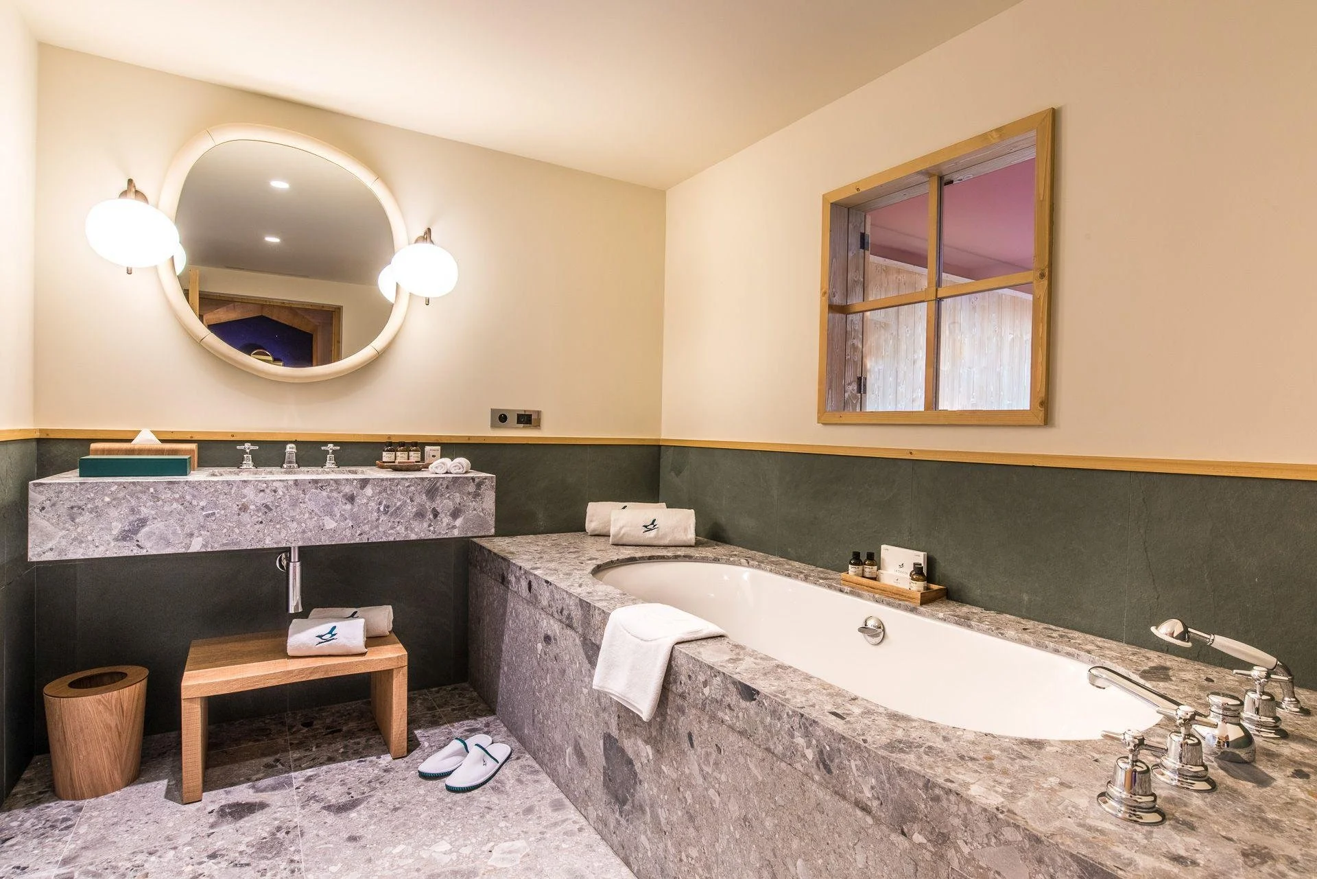 Chalet Eleonore - Bathroom.jpg