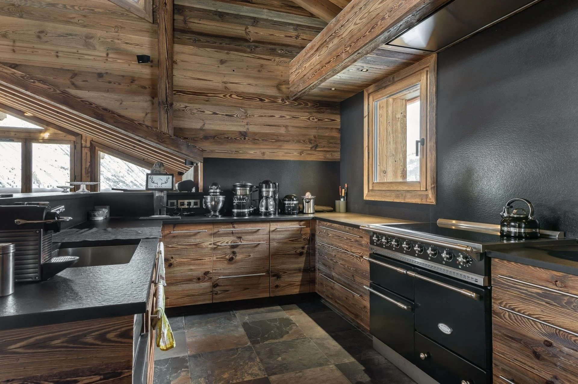Chalet Pure Black Crystal - Kitchen.jpg