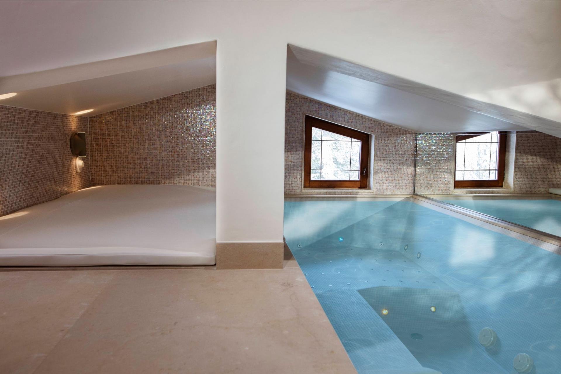 Les Airelles Penthouse - Jacuzzi.jpg