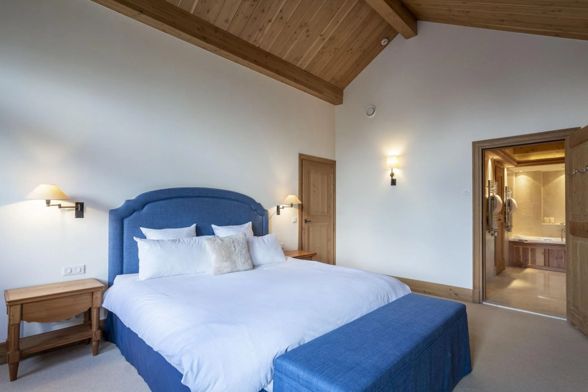 Chalet Foret - Room 2.jpg