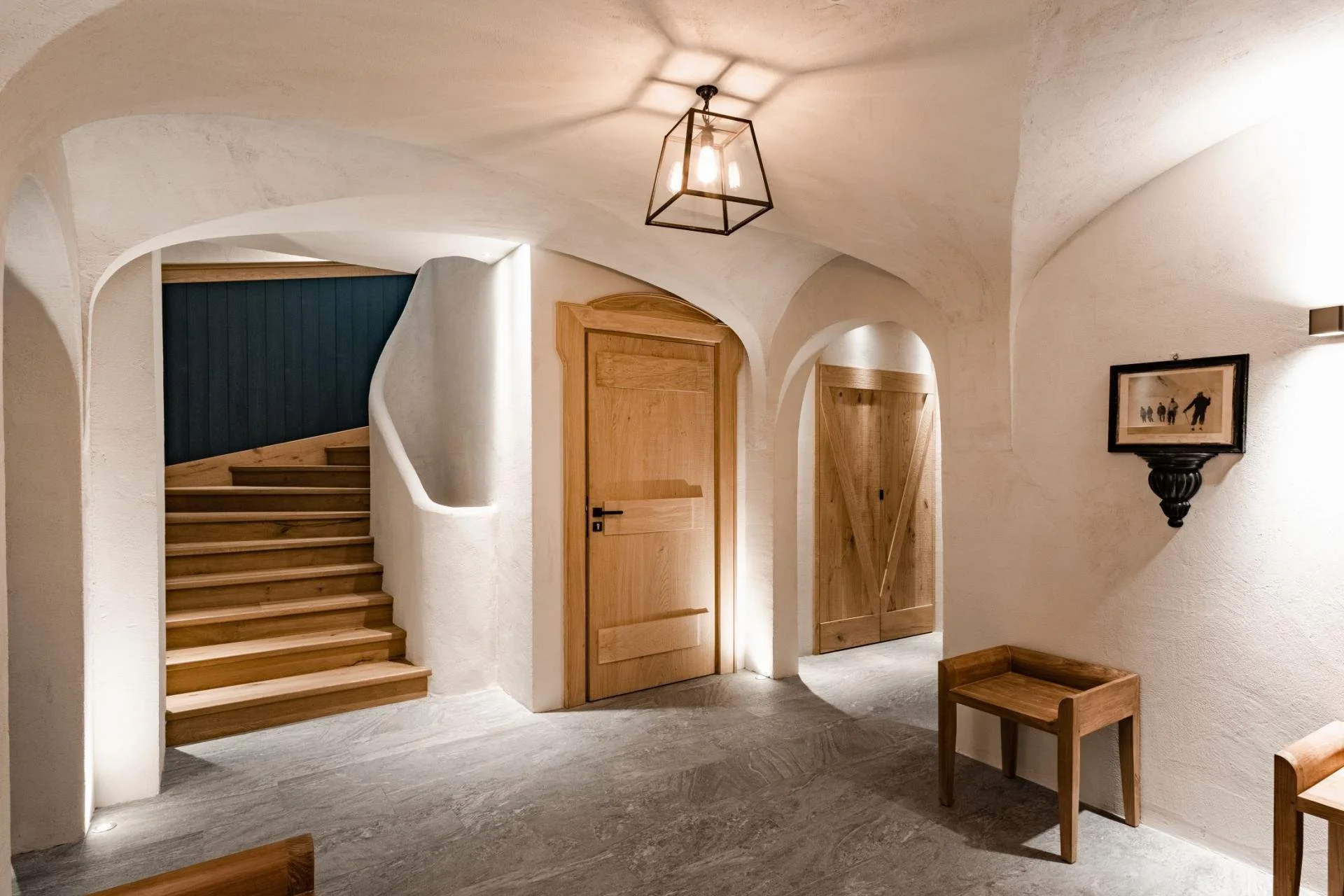 Chalet La Grange - Hallway.jpg
