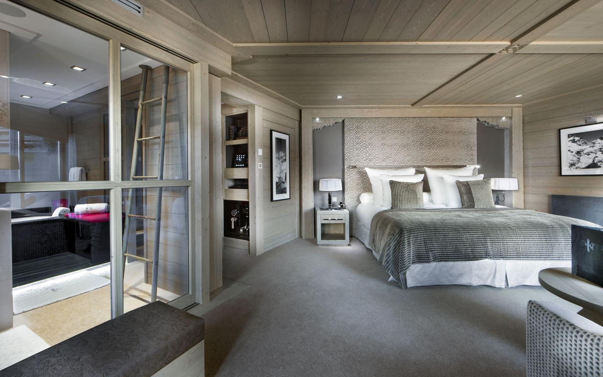 Le K2 Palace - Room 4.jpg