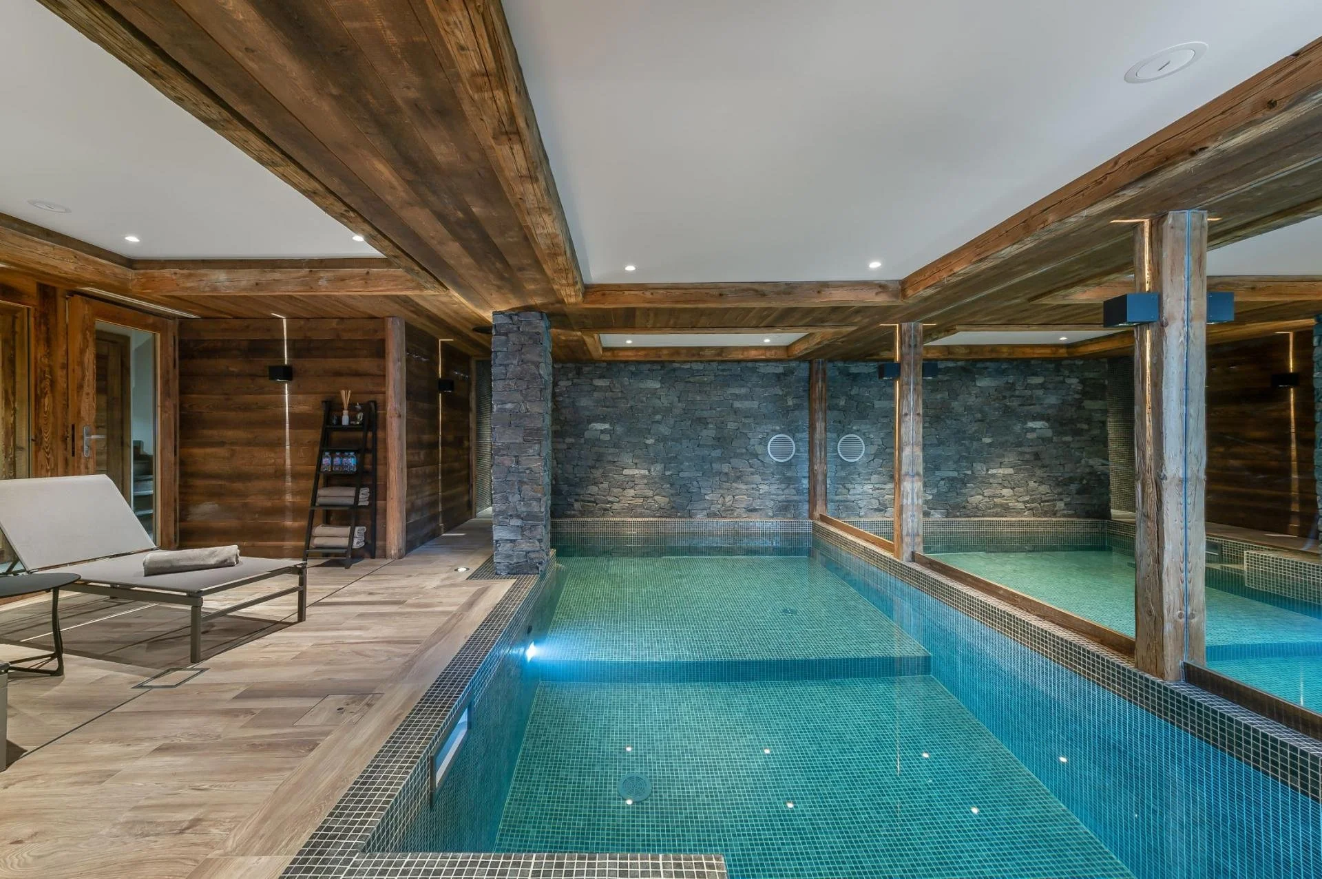 Chalet Pure Black Crystal - Pool.jpg