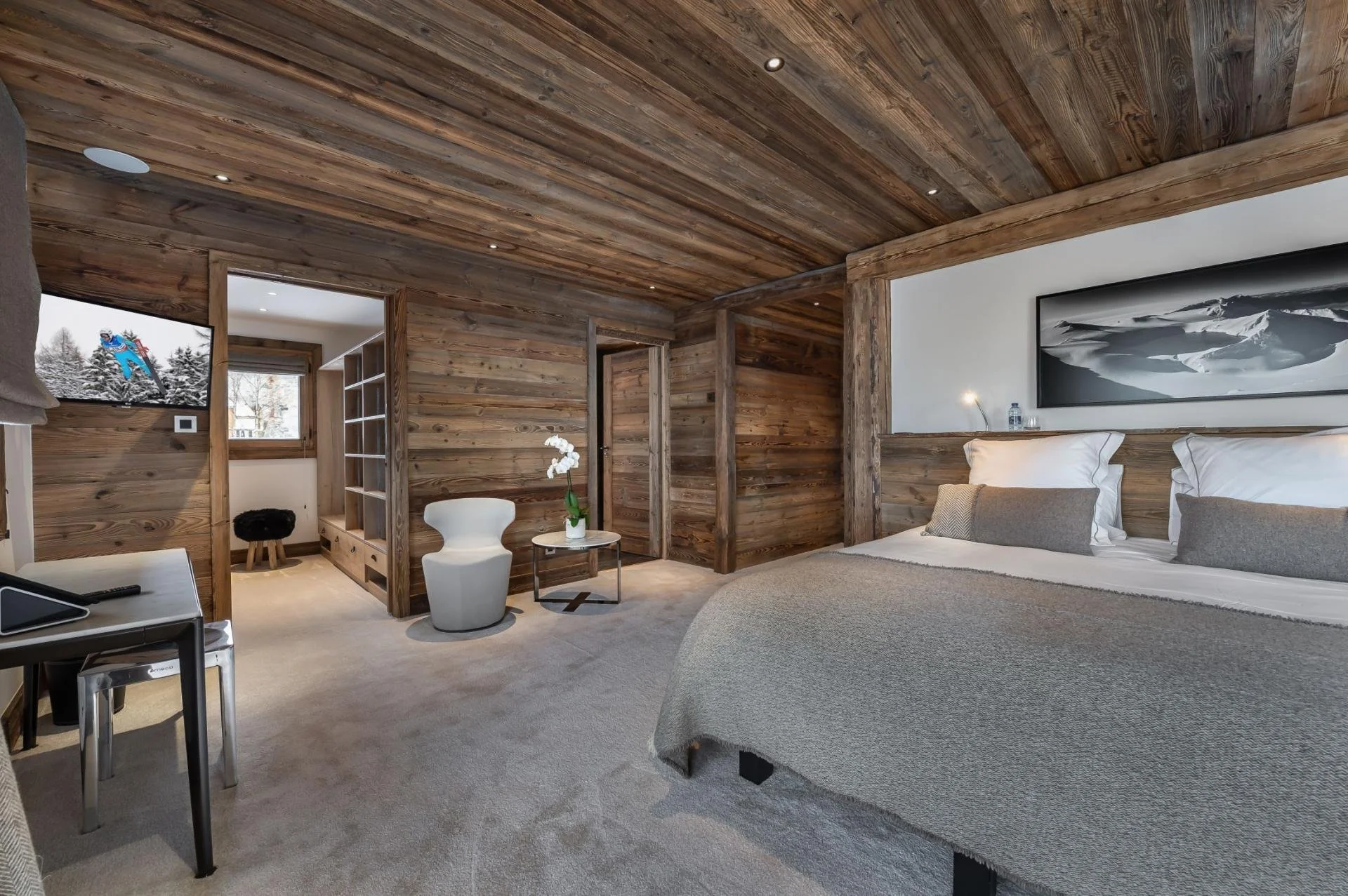 Chalet Pure Black Crystal - Room 2.jpg