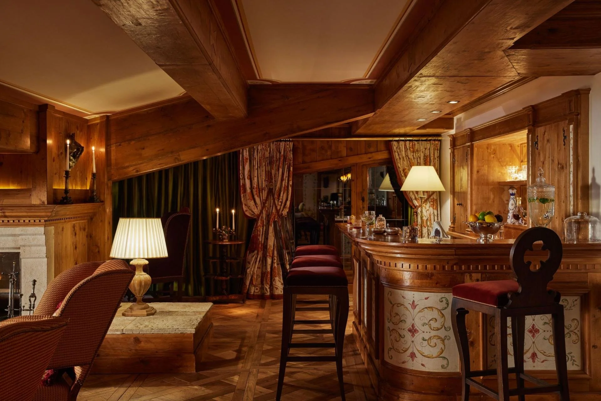 Les Airelles Penthouse - Bar.jpg