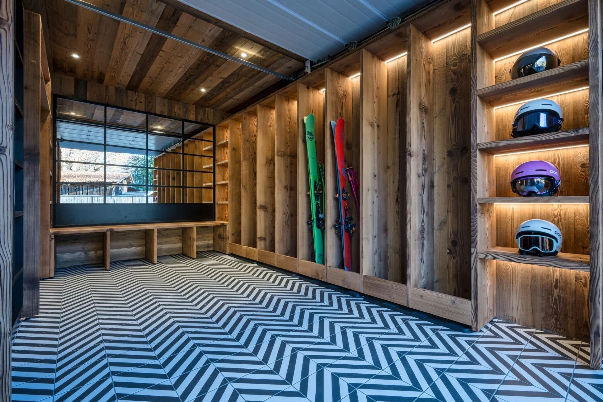 The Bungo - Ski Room.jpg