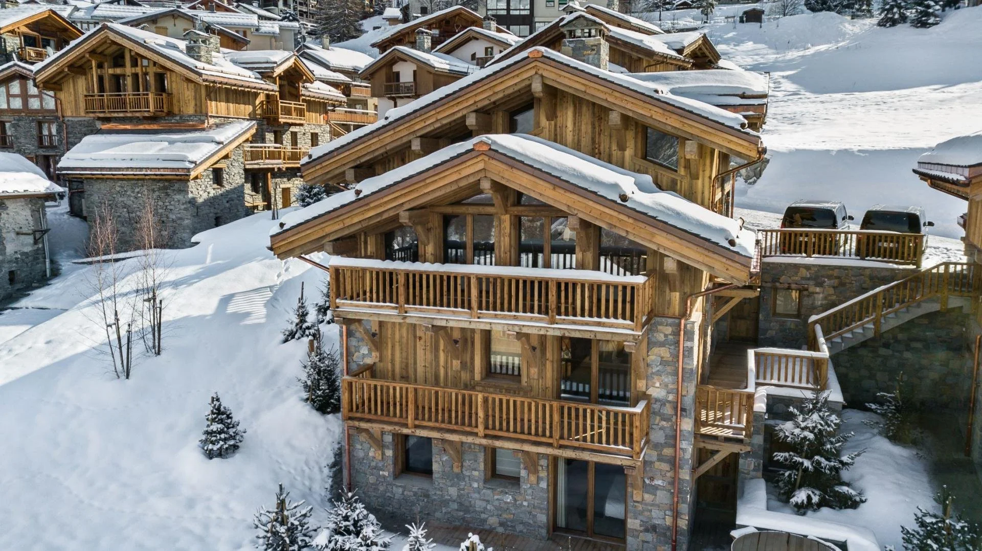 Chalet Pure Black Crystal - Exterior.jpg