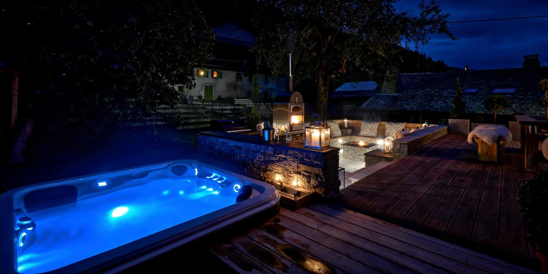 Chalet 46 - Hot Tub.jpg
