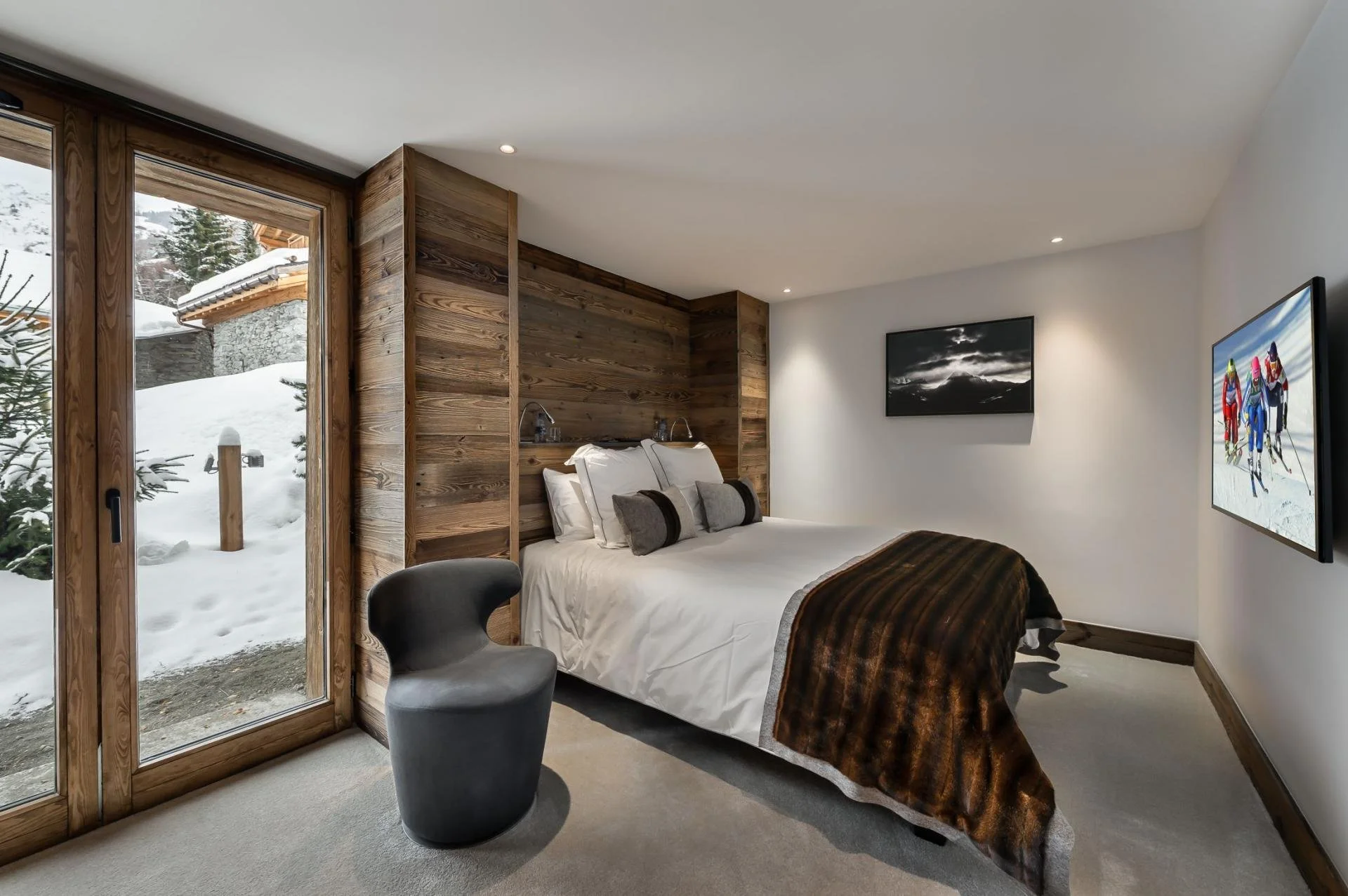 Chalet Pure Black Crystal - Room 3.jpg