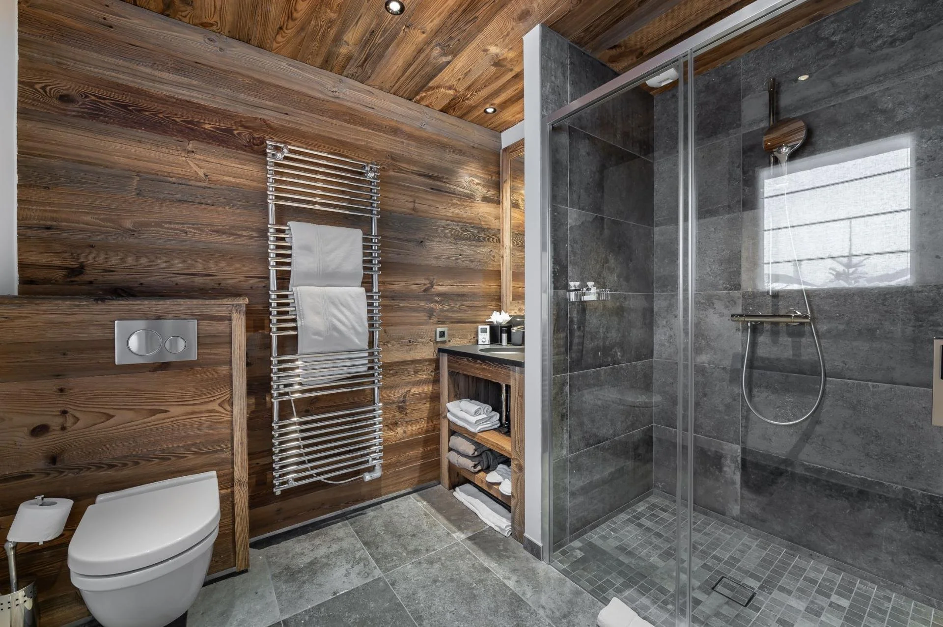 Chalet Pure Black Crystal - Bathroom 3.jpg