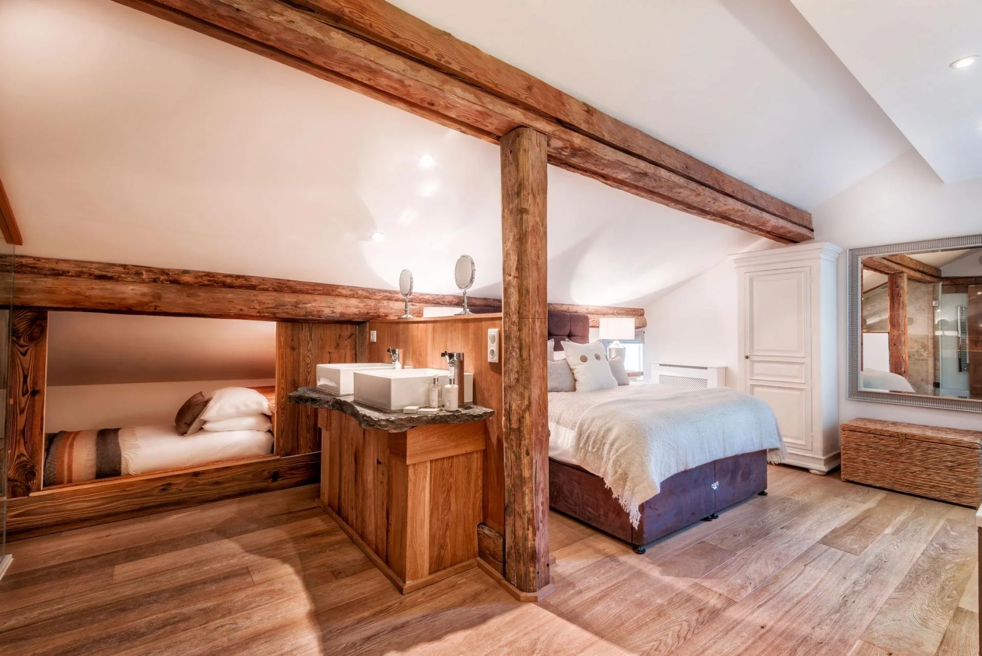 Chalet 46 - Room 4.jpg