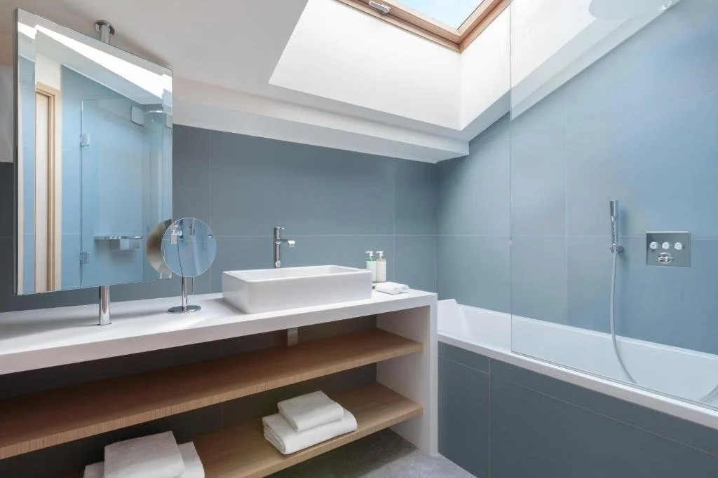 Hotel Mont Blanc Chamonix - Bathroom.jpg