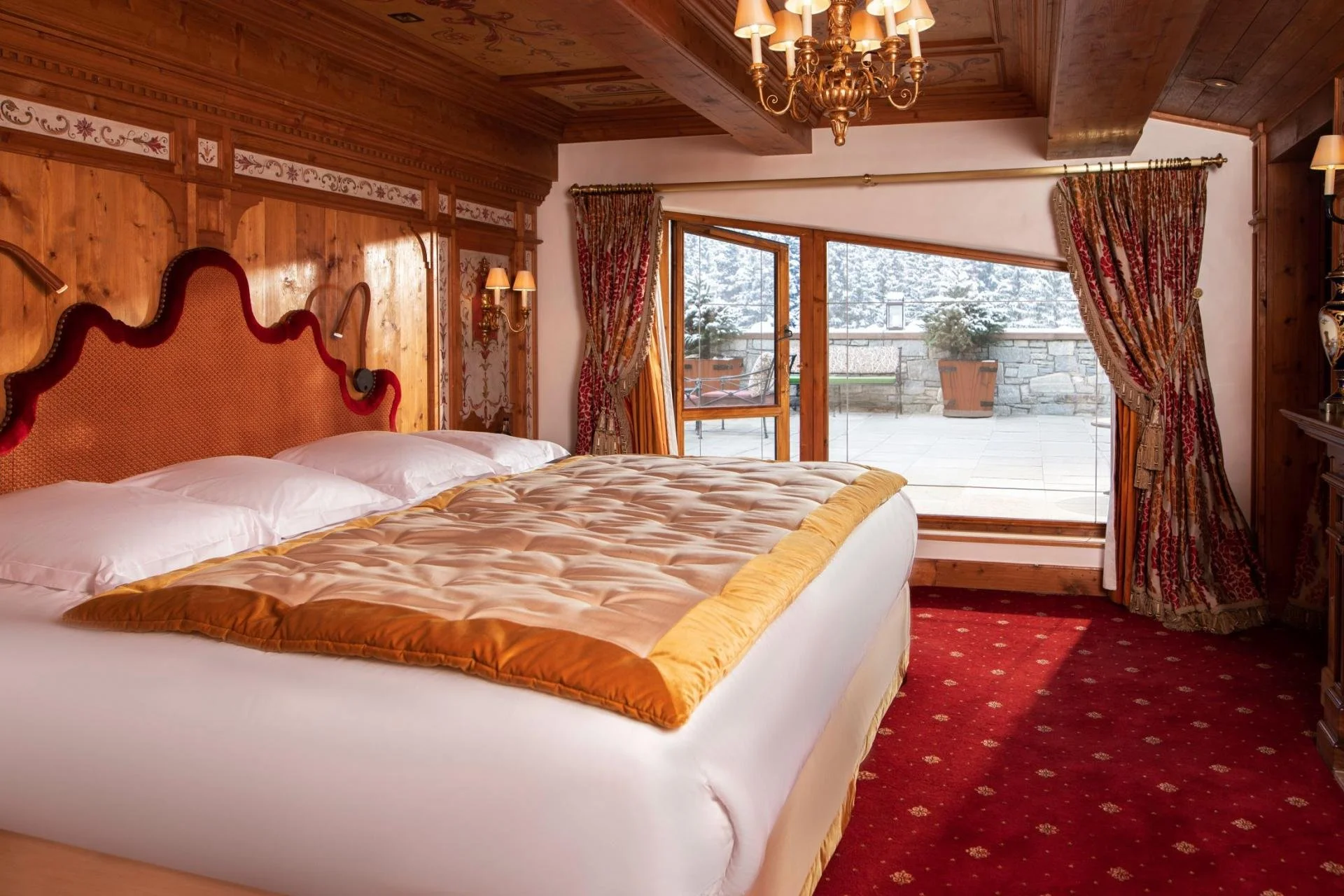 Les Airelles Penthouse - Room 2.jpg