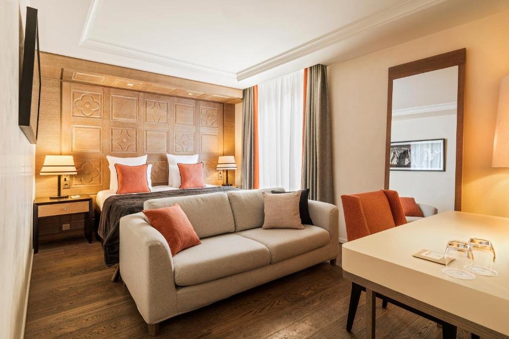 Hotel Mont Blanc Chamonix - Room 2.jpg