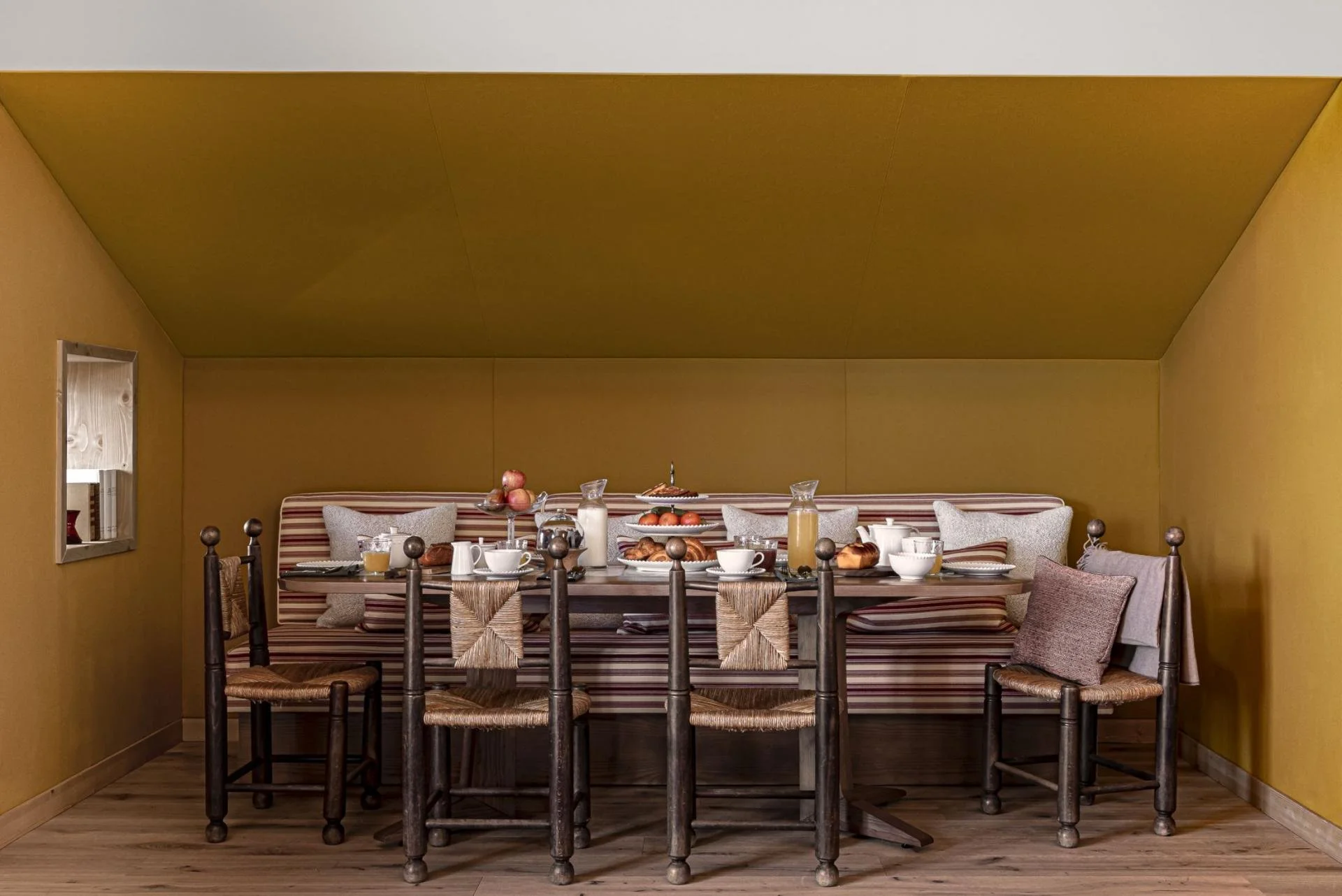 Chalet Eleonore - Breakfast Room.jpg
