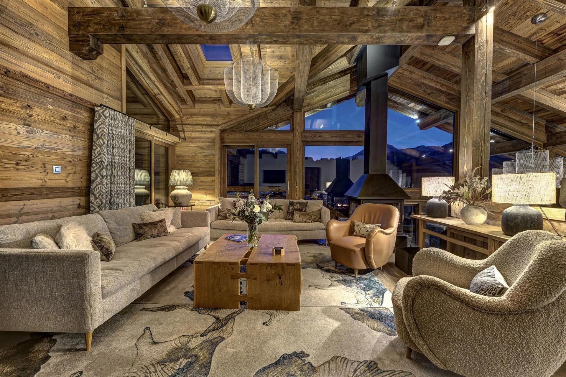 Chalet Goldilocks - Living Room 2.jpg