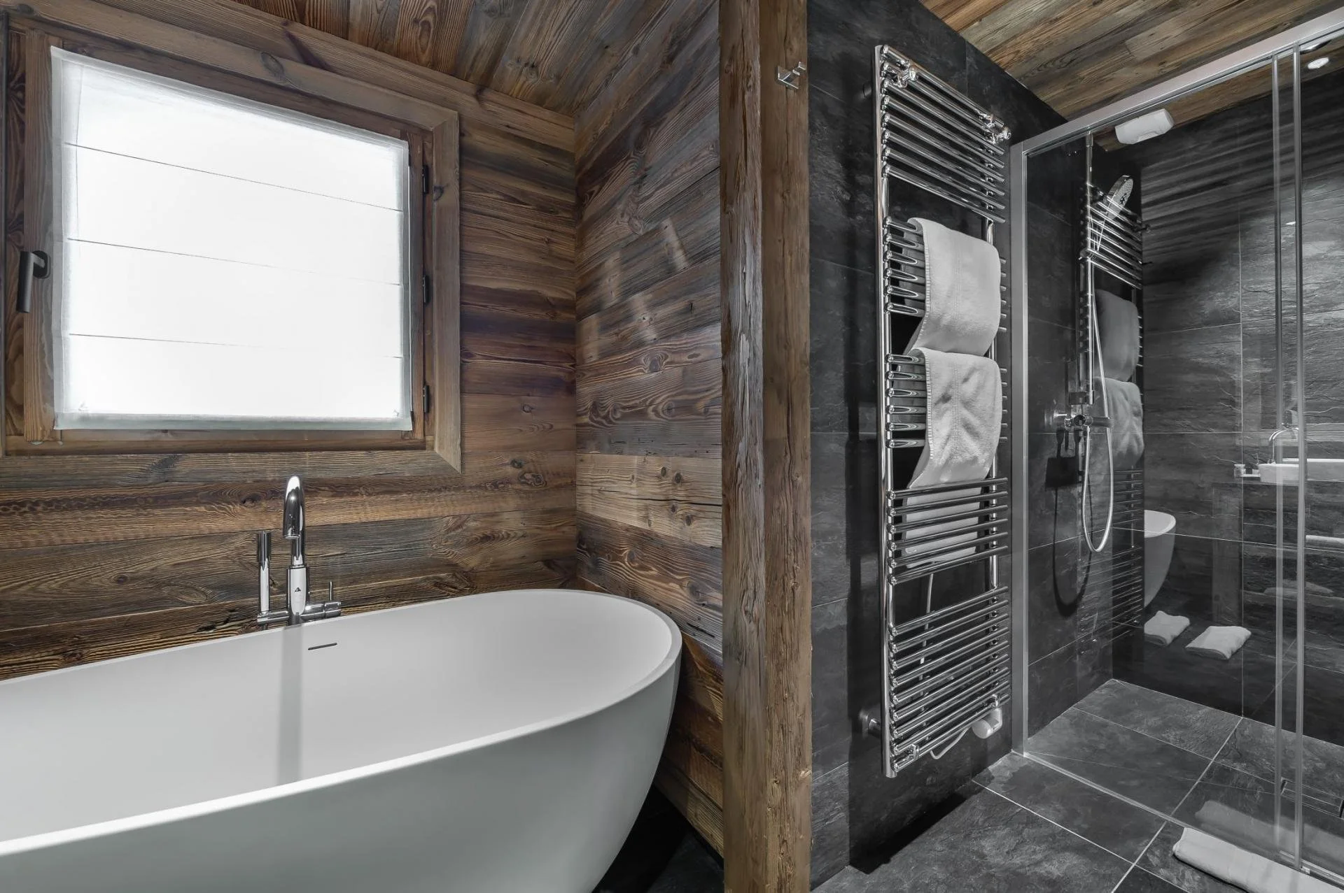 Chalet Pure Black Crystal - Bathroom.jpg