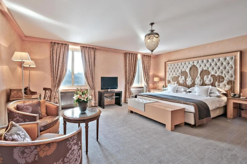 Carlton Hotel - Room 4.jpg