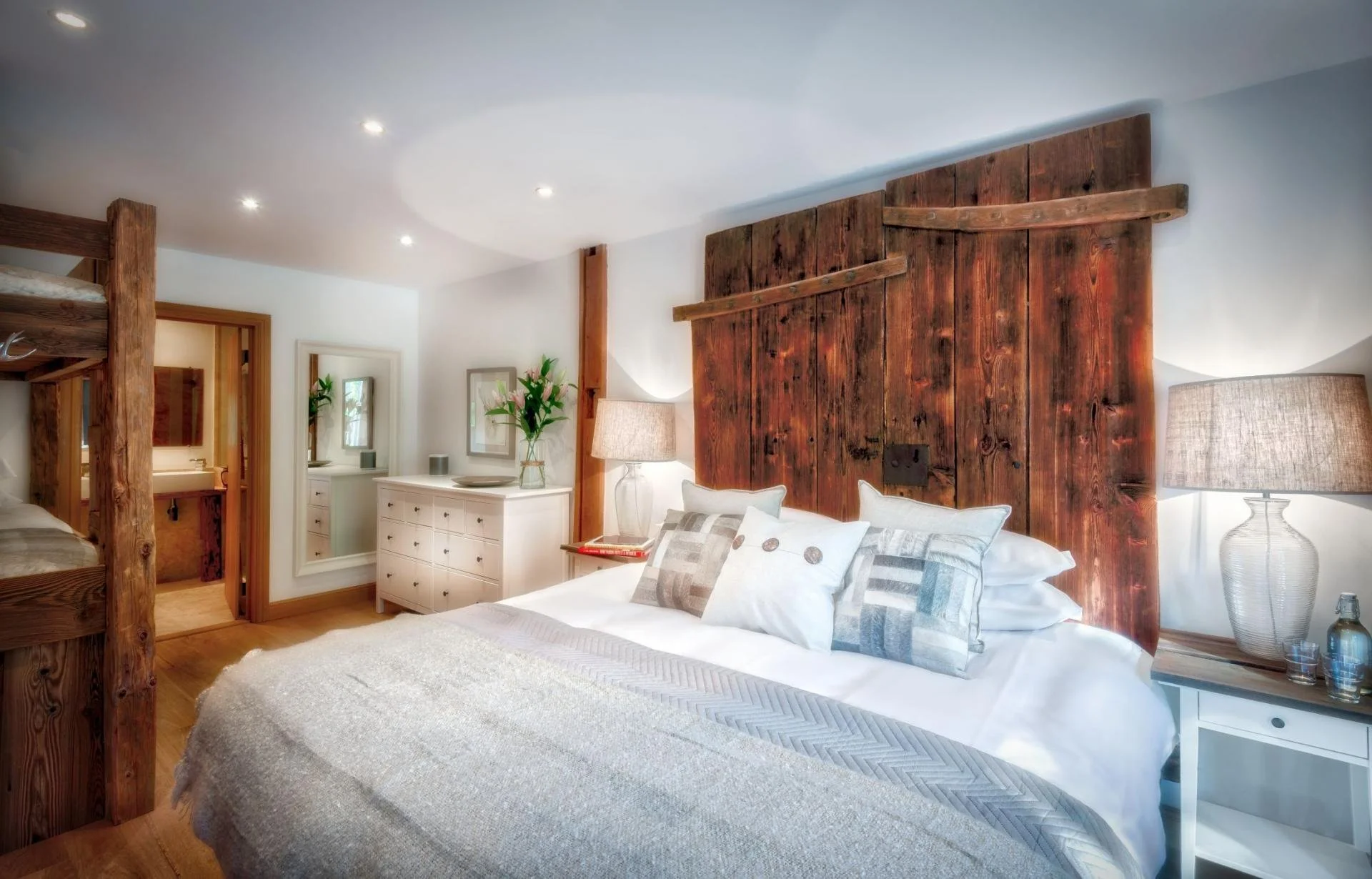 Chalet 46 - Room 6.jpg
