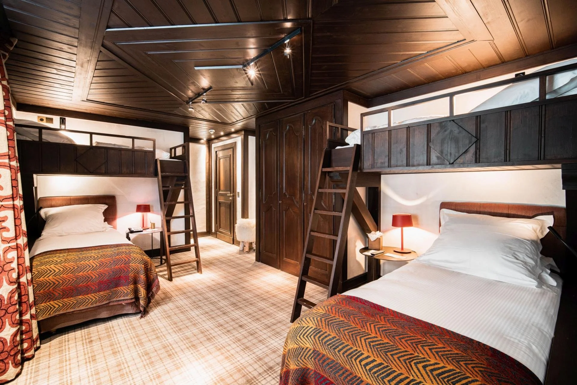 Chalet Ebene - Room 6.jpg